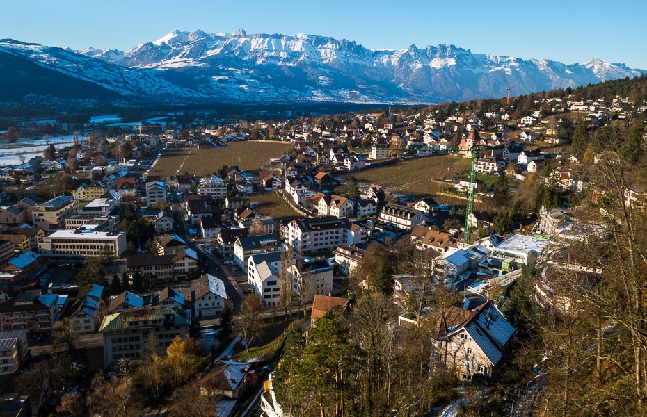 skatu tornis skats princis lihtensteina kalni alpi vaduca ziemassvetki