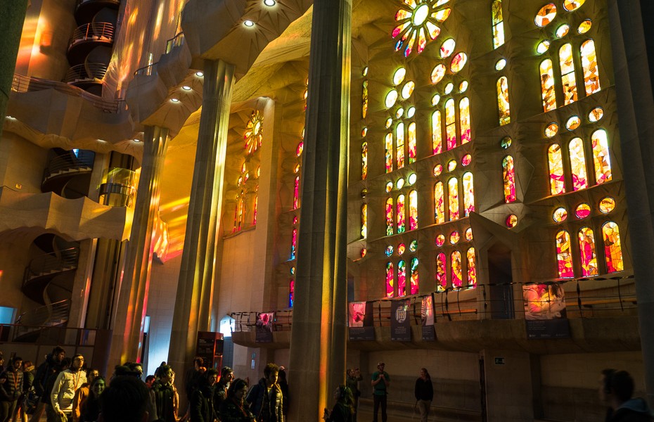 barselona sagrada familia vitrāžas gaudi piemineklis spānija katedrāle