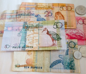 Kā ceļojumos paslēpt naudu?