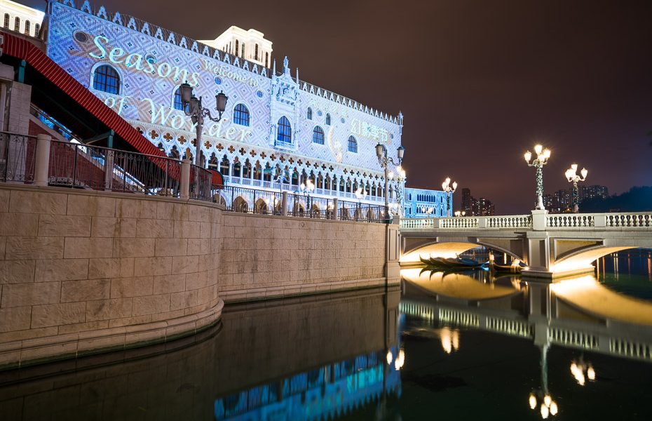 the venetian kazino makao ziemassvētku gaismas festivāla laikā