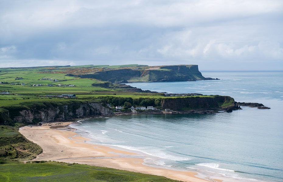 ziemeļīrijas pludmales maijā