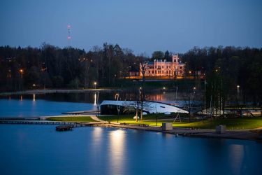 alūksnes jaunā pils naktī