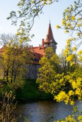 cesvaines pils pavasarī